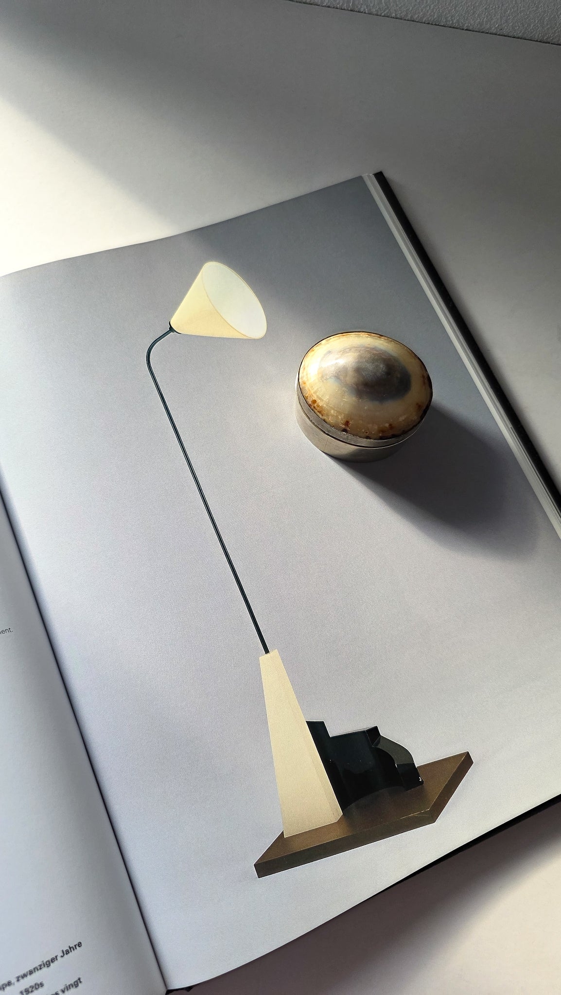 Vintage conch shell tin