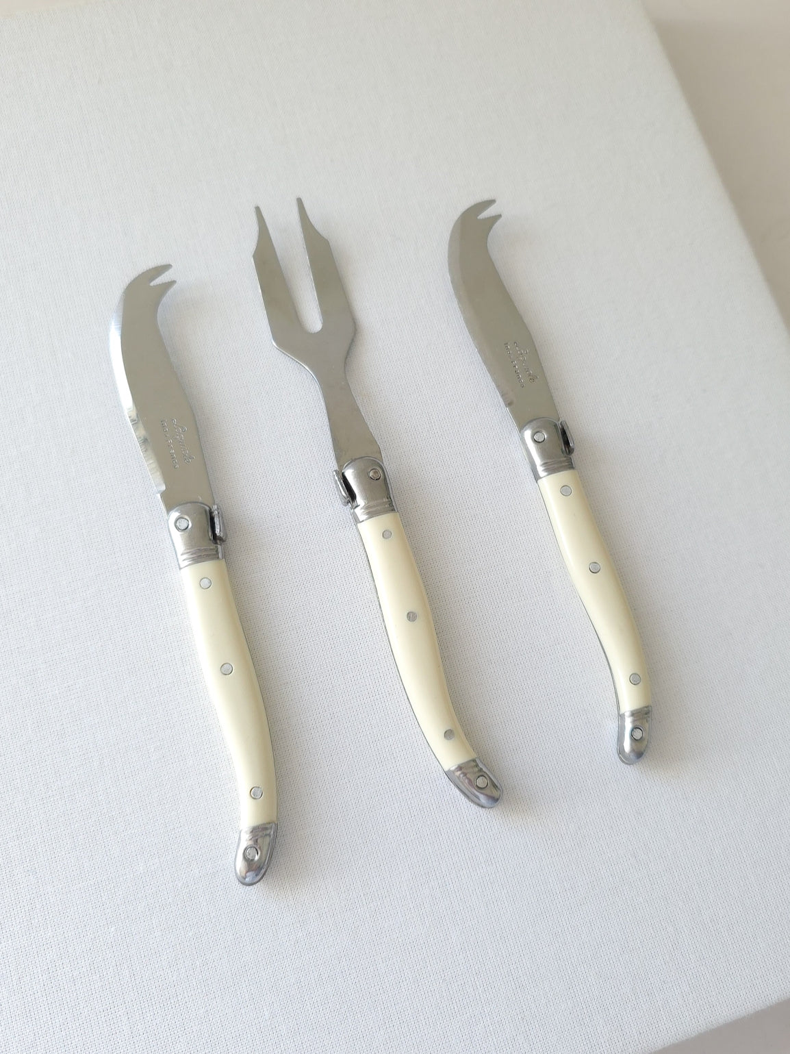 Laguiole Cheese Set