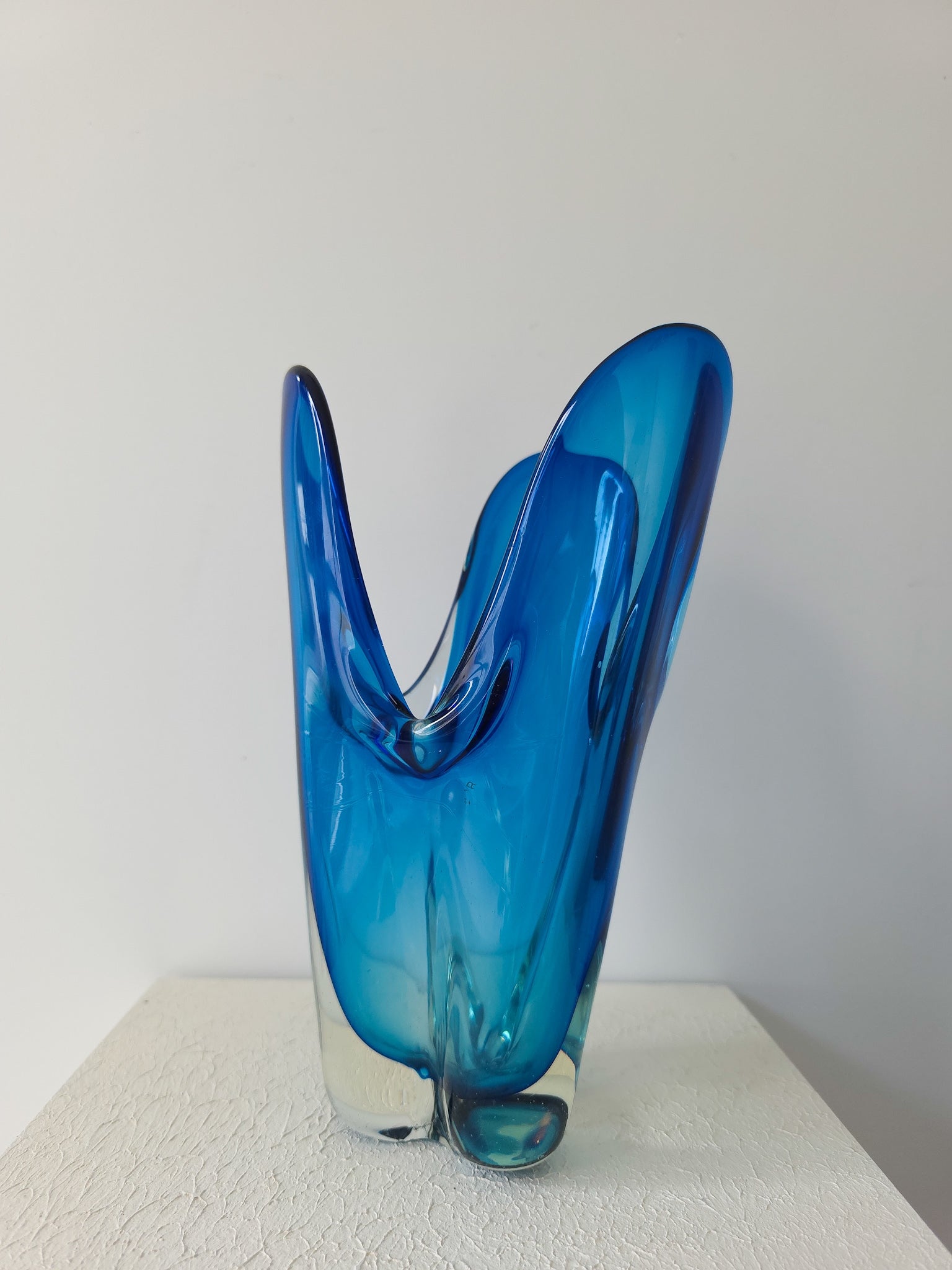 Hineri art glass vase