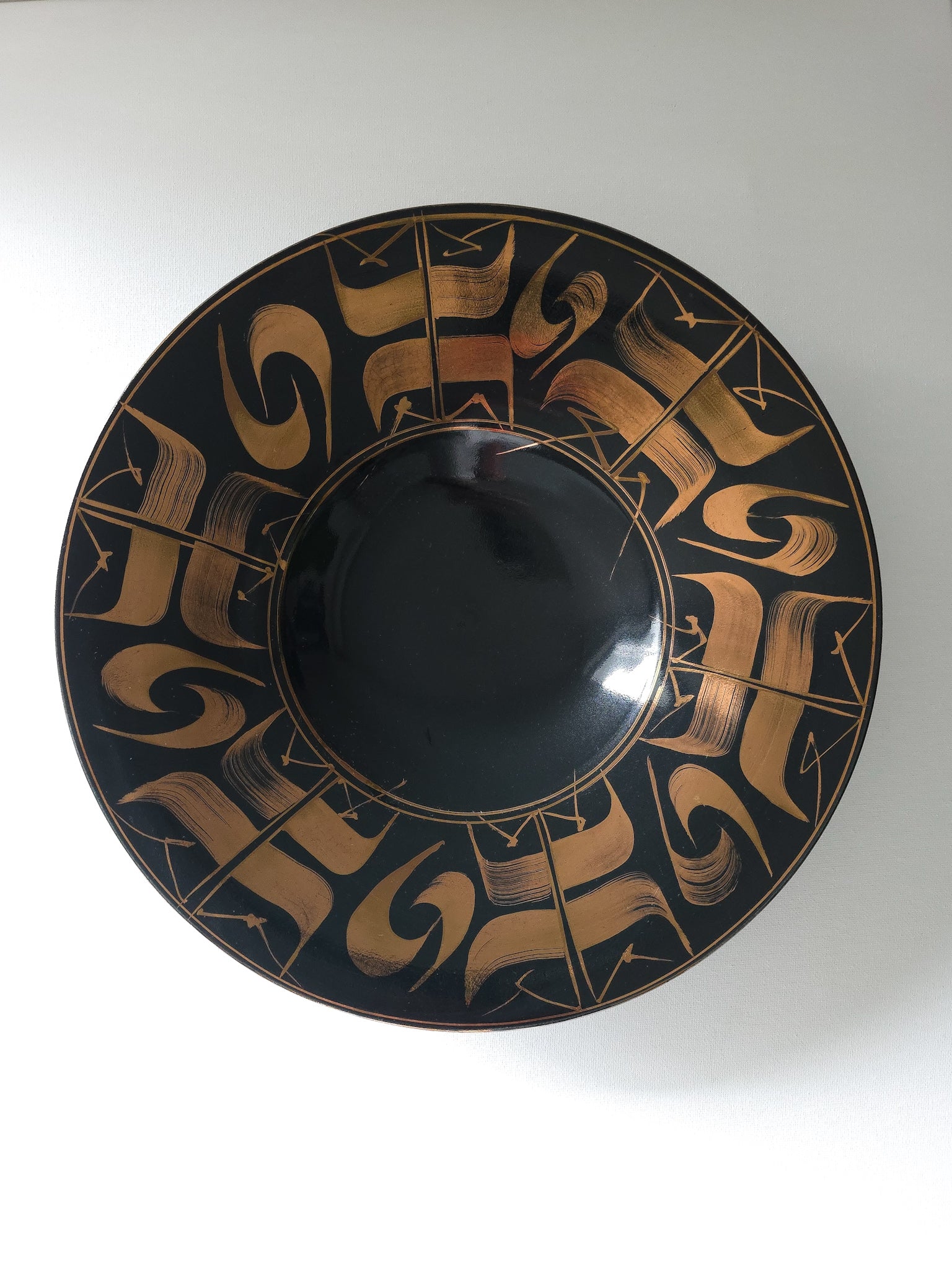 Collectible ceramic piece by NZ artist Peter Collis - Large Bowl