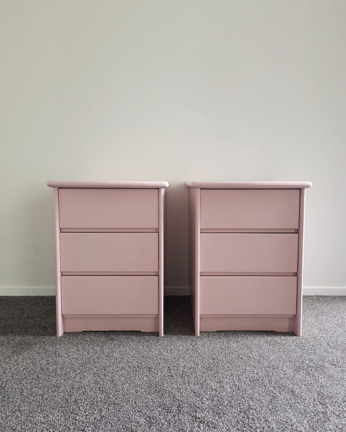 1990s Pink Nightstands – Seconde Vie