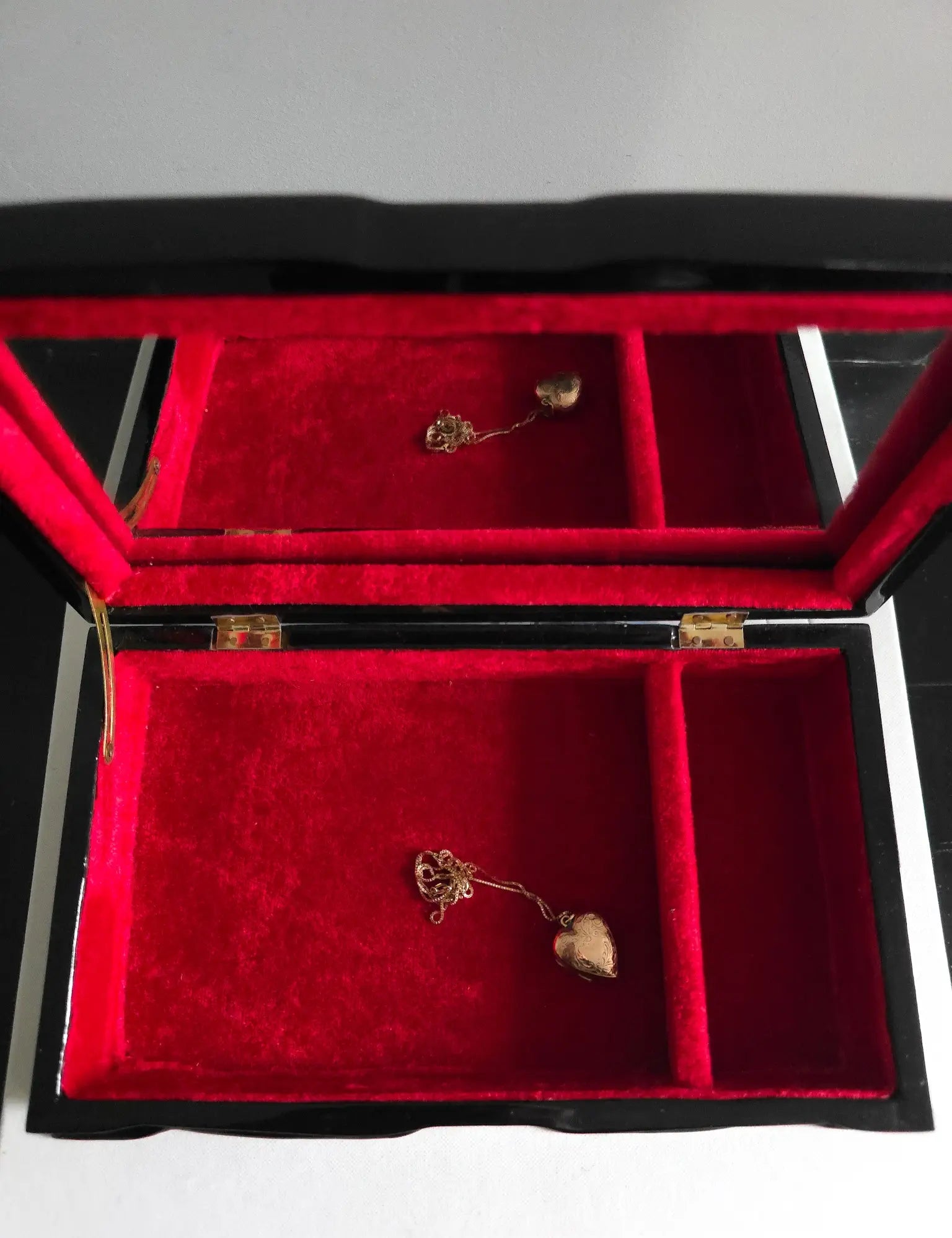 Vintage Black Lacquer Jewellery Box with Mother of Pearl Inlay